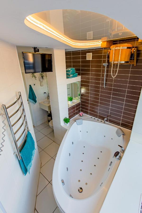 Big Jacuzzi , Sauna , Khreshchatyk Daire *